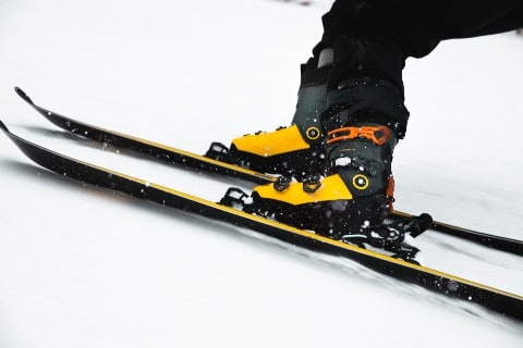 Is it Cheaper to Rent Skis or Fly with Them